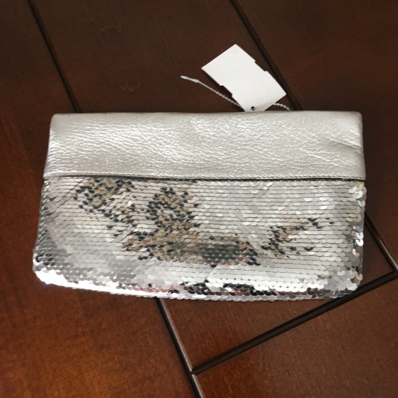 Coach Poppy silver sequined clutch/wristlet - Picture 4 of 6